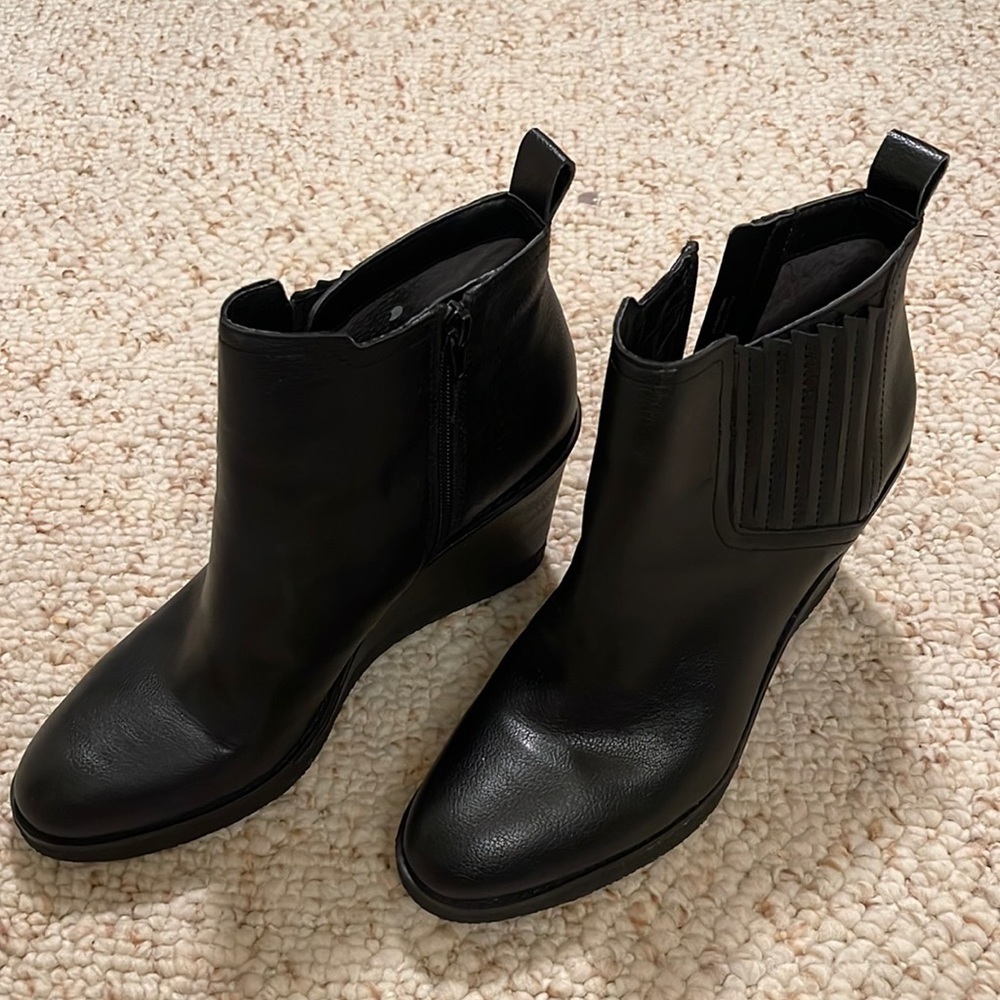 GEMMA WEDGE BOOTIE BLACK LEATHER